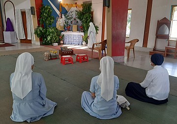 방글라데시 선교지 수녀님들의 수난 감실 조배