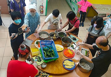 대만선교지-박 마누엘라수녀님 장애인 친구들과 김밥 만들기 수업