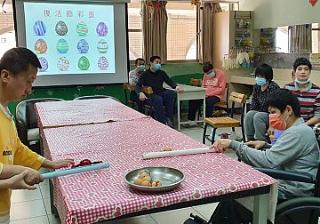 대만선교지-장애인시설에서 부활계란을 이용한 운동 치료 시간. 박 마누엘라수녀님님