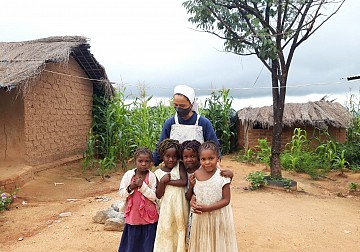 아프리카 모잠비크에서 일하고 있는 수녀님